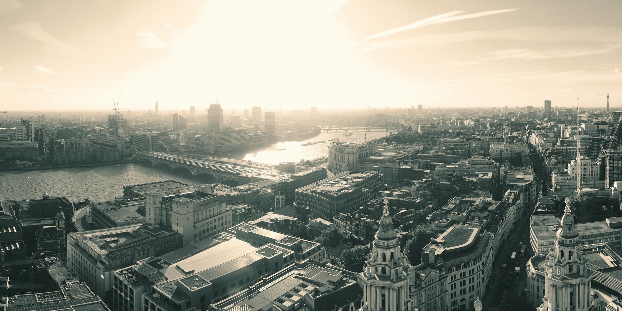 london-city-rooftop-view-panorama-black-white-with-urban-architectures_649448-2540